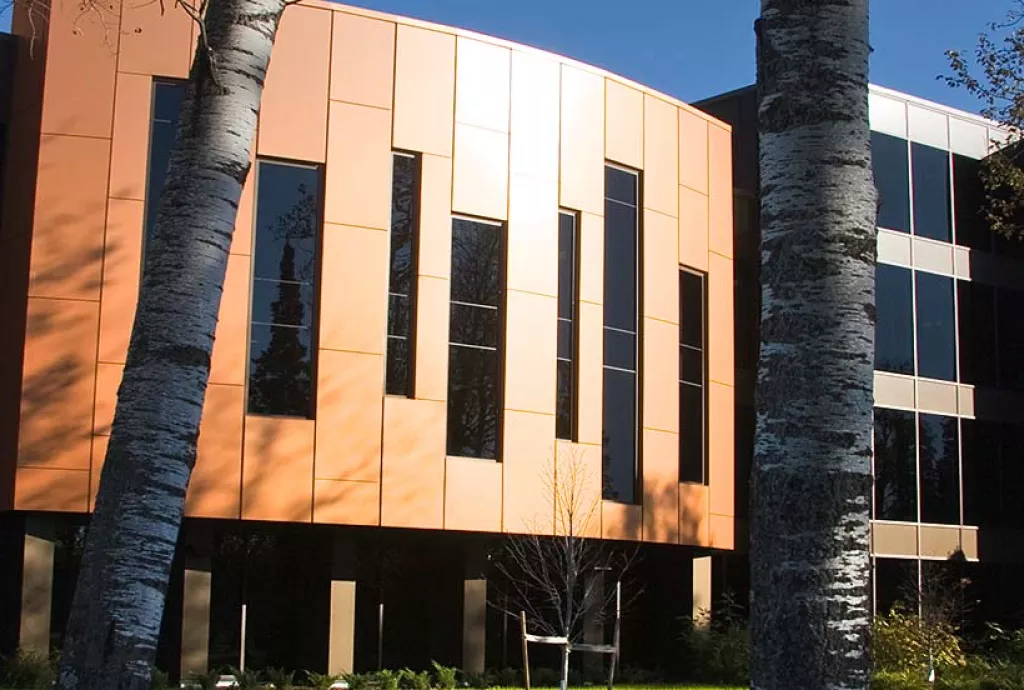 photo - main Shuniah Building - Thunder Bay campus